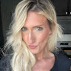 Meet your Posher, Zakia